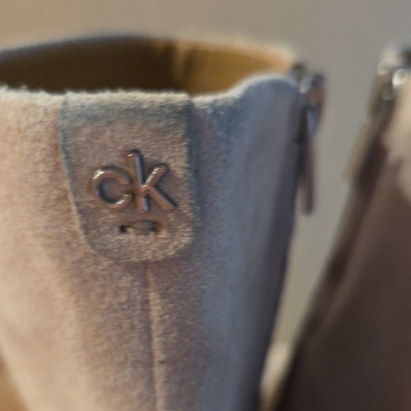Calvin Klein Suede Ankle Booties Beige Pointed Toe Block Heel Zip Chic Sz 9 - Picture 7 of 11